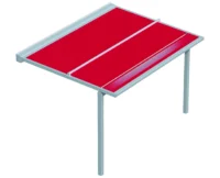Moderne Terrassenüberdachung mit rotem Sonnenschutz